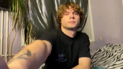 Snapshot of eitanhere chatting on November 2025 04:18:01 PM Eitan online show from November 2025 04:18:01 PM