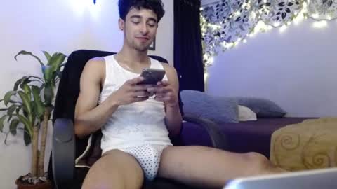 Snapshot of ekhtyr11 chatting on December 2024 02:38:01 AM xoxo online show from December 2024 02:38:01 AM