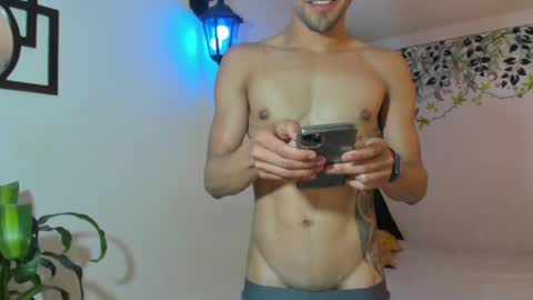 Snapshot of ekhtyr11 chatting on January 2025 12:25:01 AM xoxo online show from January 2025 12:25:01 AM