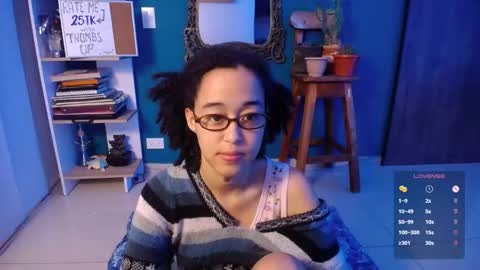 Ela  Help me reach 100 thumbs up online show from October 2025 12:22:01 AM