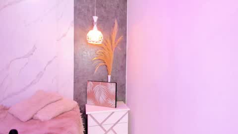   online show from December 2024 04:43:02 AM