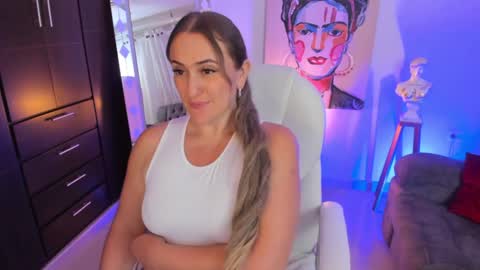 Snapshot of ela_ps chatting on January 2025 03:19:01 PM LOREIN online show from January 2025 03:19:01 PM