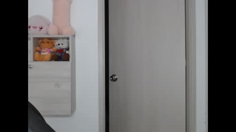 elandor online show from November 2025 08:02:01 PM