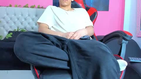 Snapshot of elangiraldo chatting on November 2025 11:14:02 PM Elan Giralon online show from November 2025 11:14:02 PM