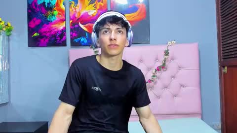 Snapshot of elangiraldo chatting on November 2025 11:52:01 PM Elan Giralon online show from November 2025 11:52:01 PM