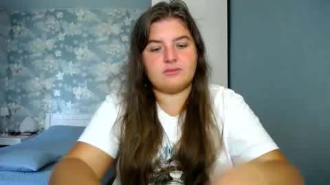 Elanis online show from September 2025 09:00:02 AM