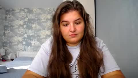 Elanis online show from September 2025 12:21:02 PM