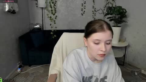 Snapshot of elara_irving chatting on June 2026 12:46:02 PM Elly online show from June 2026 12:46:02 PM