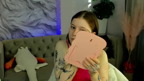Snapshot of elara_irving chatting on June 2026 03:04:01 AM Elly online show from June 2026 03:04:01 AM