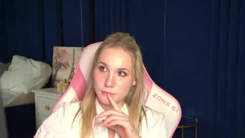 elaravoltage online show from April 2026 05:29:01 PM