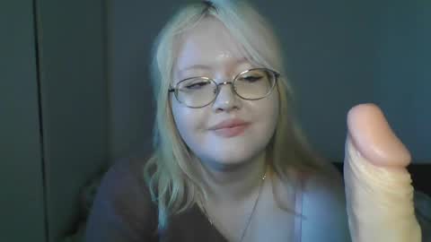 elayne_sweet online show from April 2026 06:16:01 AM