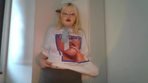 elayne_sweet online show from May 2026 06:10:01 AM