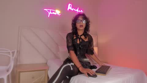 Snapshot of electra_a chatting on November 2025 06:48:02 PM ELECTRA online show from November 2025 06:48:02 PM