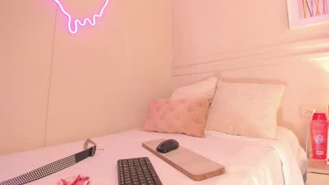 Snapshot of electra_a chatting on November 2025 03:18:02 PM ELECTRA online show from November 2025 03:18:02 PM