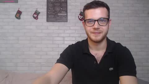 Snapshot of electric_smile chatting on December 2024 10:09:01 PM Alex online show from December 2024 10:09:01 PM