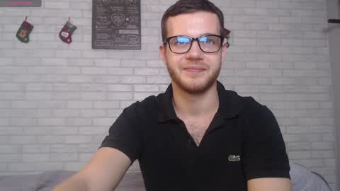 Snapshot of electric_smile chatting on December 2024 09:40:01 PM Alex online show from December 2024 09:40:01 PM