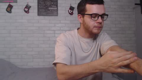 Snapshot of electric_smile chatting on January 2025 07:29:01 PM Alex online show from January 2025 07:29:01 PM