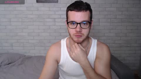 Snapshot of electric_smile chatting on December 2025 03:44:01 AM Alex online show from December 2025 03:44:01 AM