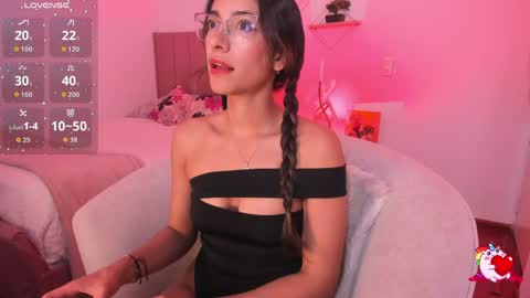 Snapshot of elegant_rouse chatting on April 2026 01:44:01 AM Rouse online show from April 2026 01:44:01 AM