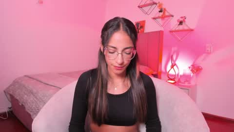Snapshot of elegant_rouse chatting on May 2026 09:11:02 PM Rouse online show from May 2026 09:11:02 PM