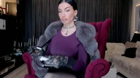 Snapshot of elektravelvet chatting on December 2024 09:51:01 AM ElektraSheDemon online show from December 2024 09:51:01 AM