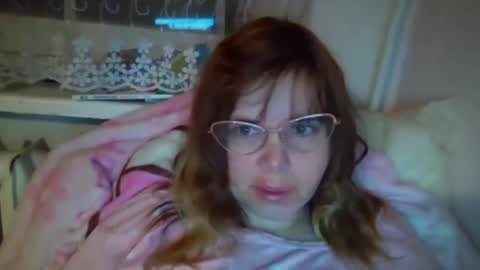 Snapshot of elenaflirt chatting on December 2025 09:23:02 PM Elena online show from December 2025 09:23:02 PM