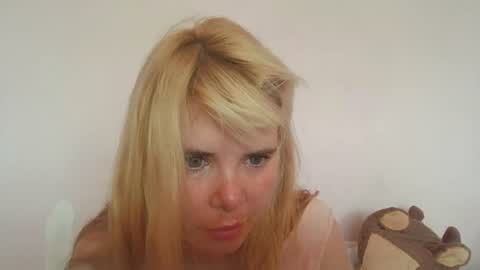 Snapshot of elenaflirt chatting on June 2026 09:43:02 AM Elena online show from June 2026 09:43:02 AM