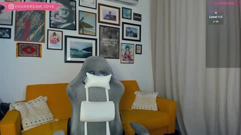 Snapshot of elenalooove chatting on February 2025 06:13:01 PM Elena insta yourdream 1ove online show from February 2025 06:13:01 PM