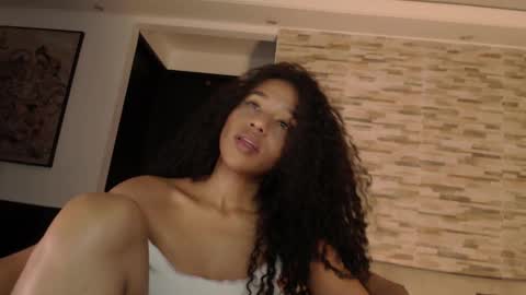 Snapshot of elenna_snow chatting on December 2024 11:36:02 PM Elenna online show from December 2024 11:36:02 PM