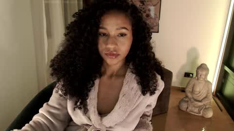 Snapshot of elenna_snow chatting on December 2024 03:56:02 AM Elenna online show from December 2024 03:56:02 AM