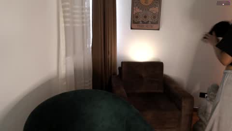 Snapshot of elenna_snow chatting on December 2024 10:13:02 PM Elenna online show from December 2024 10:13:02 PM