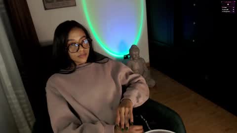 Snapshot of elenna_snow chatting on December 2024 12:44:02 AM Elenna online show from December 2024 12:44:02 AM