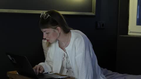 Eleonora online show from September 2025 02:28:02 PM