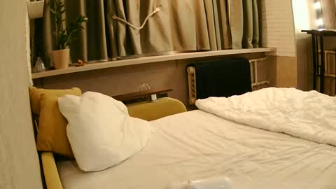 Snapshot of eliana_e chatting on February 2025 07:06:02 PM Eliana online show from February 2025 07:06:02 PM