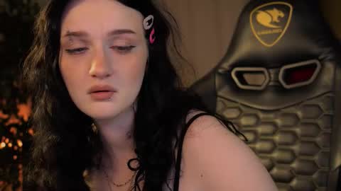 Ellie online show from October 2025 05:17:01 AM