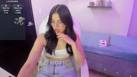 Eliie online show from December 2024 04:18:01 AM