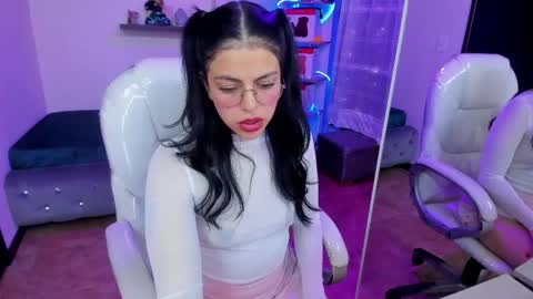 Eliie online show from February 2025 04:35:01 AM