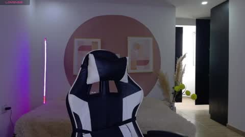 eliiih_ online show from May 2026 07:54:02 PM