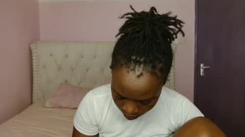 Snapshot of elina_gee chatting on January 2026 09:29:01 PM elina_gee online show from January 2026 09:29:01 PM