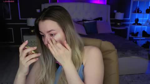 Elina online show from October 2025 12:58:01 AM