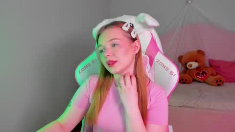 elinavale online show from April 2026 05:47:01 PM