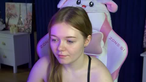 elinavale online show from April 2026 05:17:01 PM
