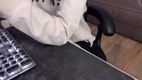 Snapshot of elisa_north chatting on March 2025 10:45:01 AM Elisa North online show from March 2025 10:45:01 AM