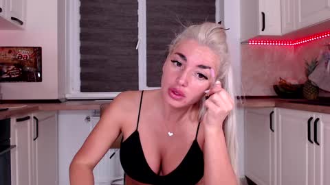 Snapshot of elisabeth_jason chatting on February 2025 04:56:02 AM elisabeth_jason online show from February 2025 04:56:02 AM