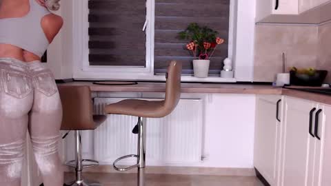 Snapshot of elisabeth_jason chatting on March 2025 05:44:01 AM elisabeth_jason online show from March 2025 05:44:01 AM