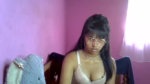 Snapshot of elisah01 chatting on June 2026 05:00:01 AM elisah01 online show from June 2026 05:00:01 AM