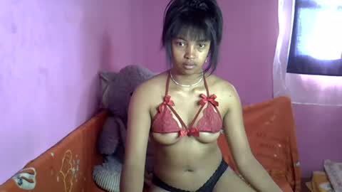Snapshot of elisah01 chatting on June 2026 05:21:02 AM elisah01 online show from June 2026 05:21:02 AM