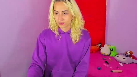 Snapshot of elisdarling chatting on January 2026 05:17:01 PM elisdarling online show from January 2026 05:17:01 PM