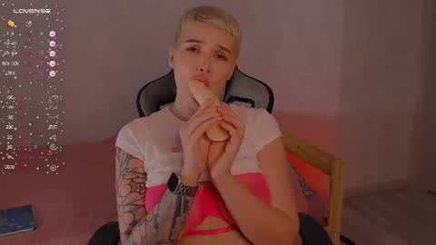 Snapshot of elise_day chatting on June 2026 02:10:02 PM elise_day online show from June 2026 02:10:02 PM