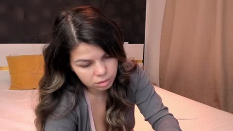 Elly online show from December 2024 12:19:01 AM